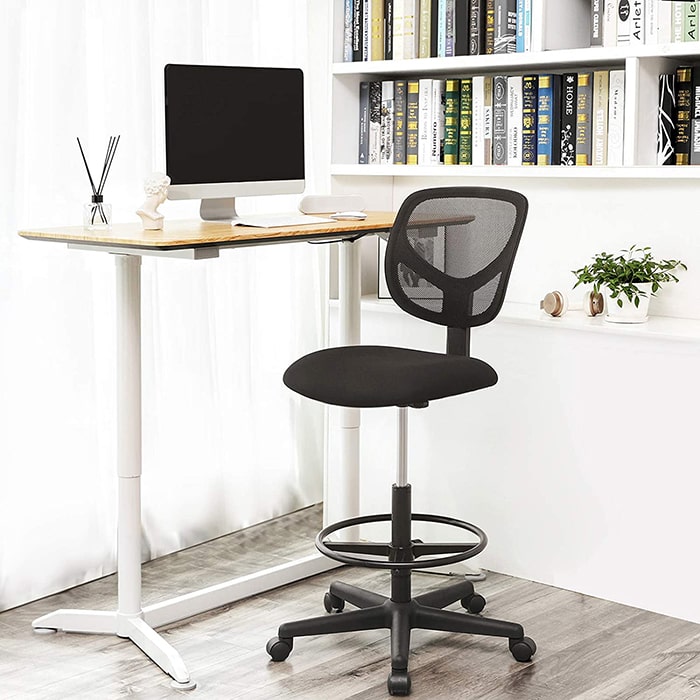 Chaise assis debout